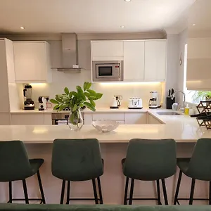 Apartment Three Bedroom By Beautiful Park